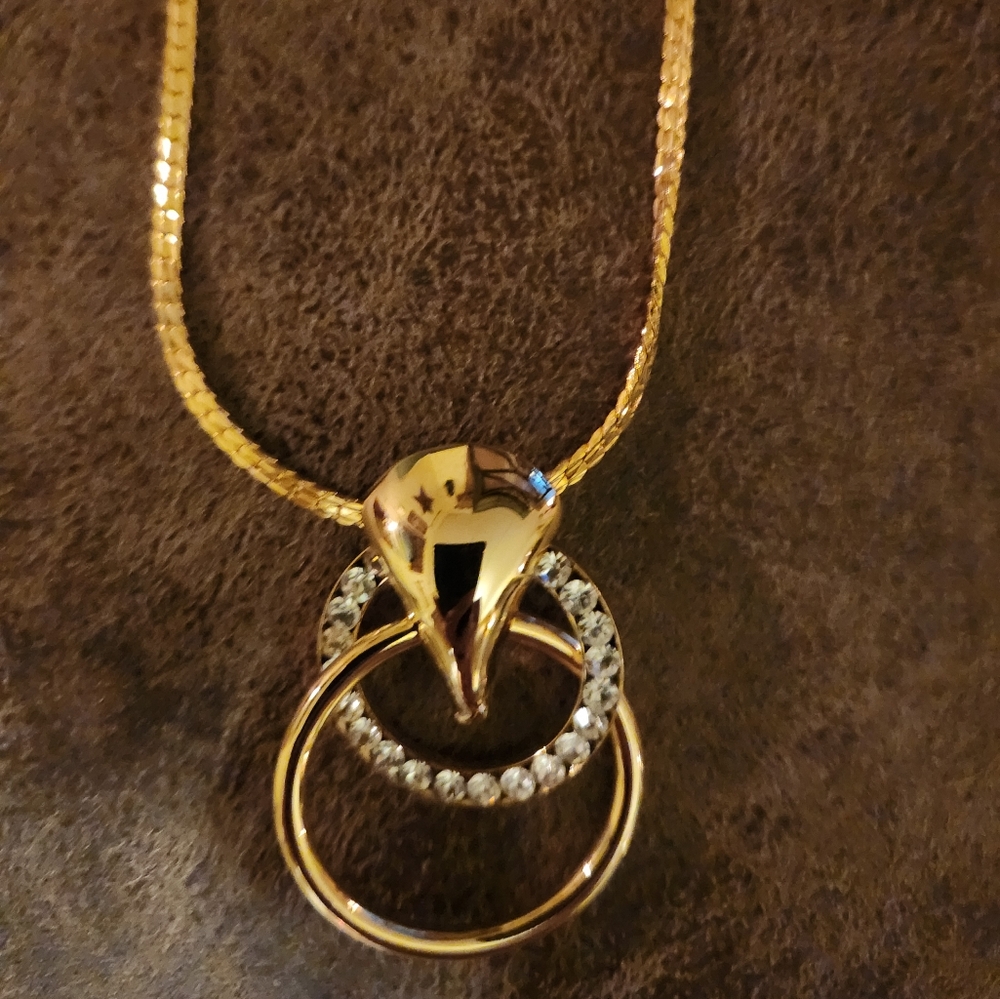 YELLOW GOLD AND RHINESTONE NECKLACE